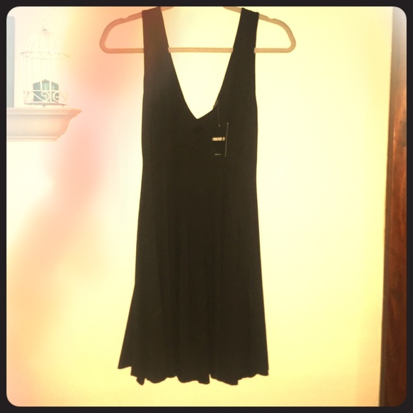 Forever 21 Dresses & Skirts - NWT! Sexy little black dress!